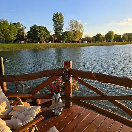 Domcek Na Vode 5 Senec